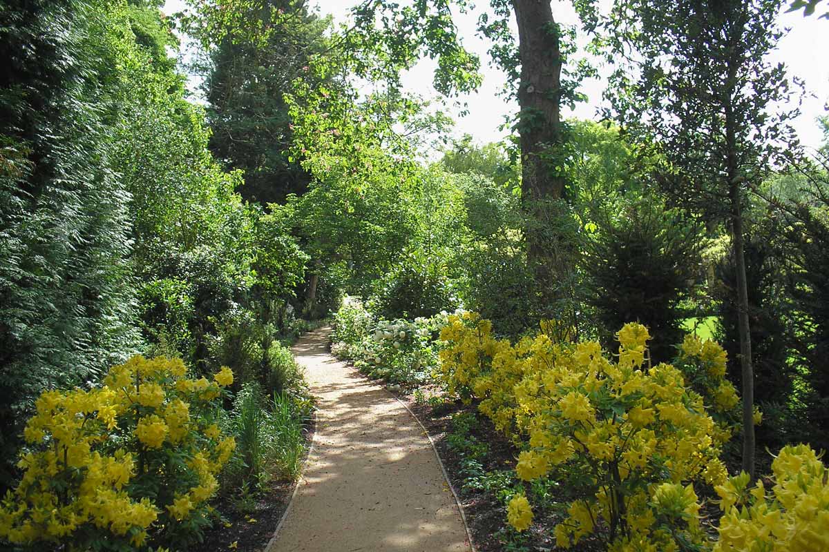 Large Country Garden